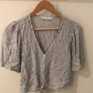 Womens Abercrombie& Fitch tie front striped shirt